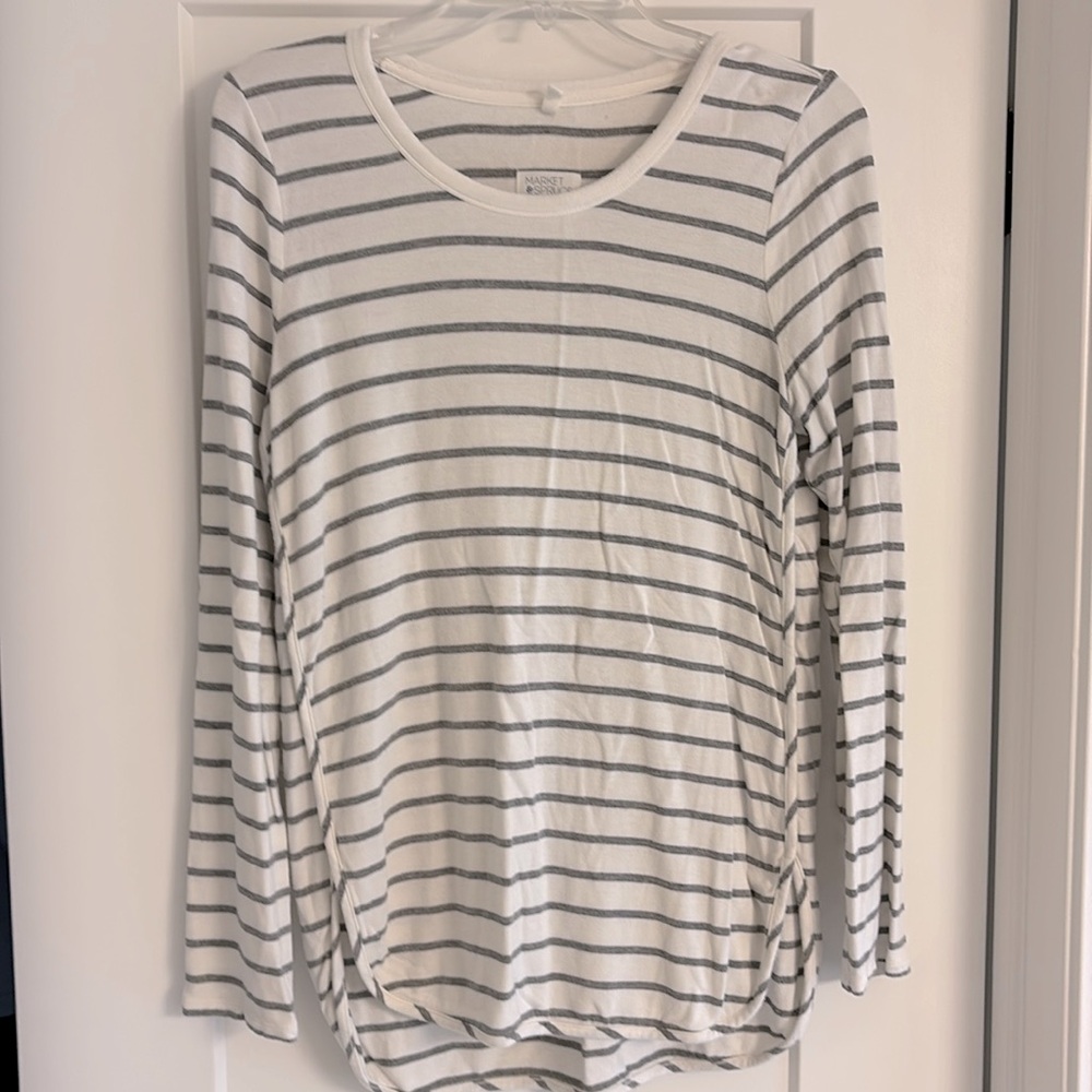 Market & Spruce grey and white long sleeve shirt